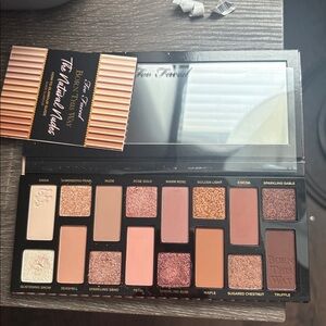Too Faced Born This Way Natural Nudes Eyeshadow